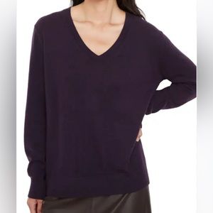 Vince weekend v neck sweater in mulberry size small